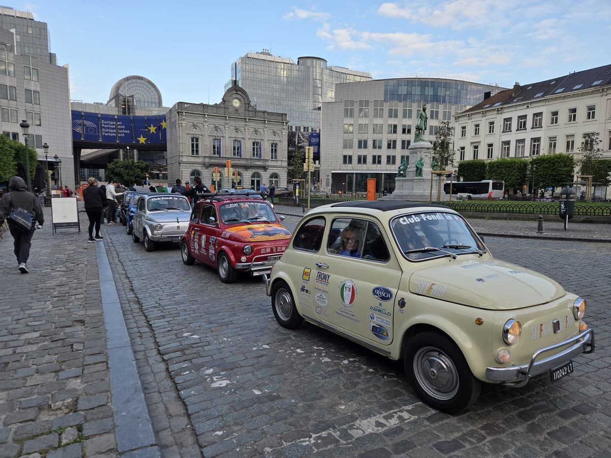 Fondi al Mare del Nord: missione compiuta per le 10 Fiat 500 dell'Associazione fondana