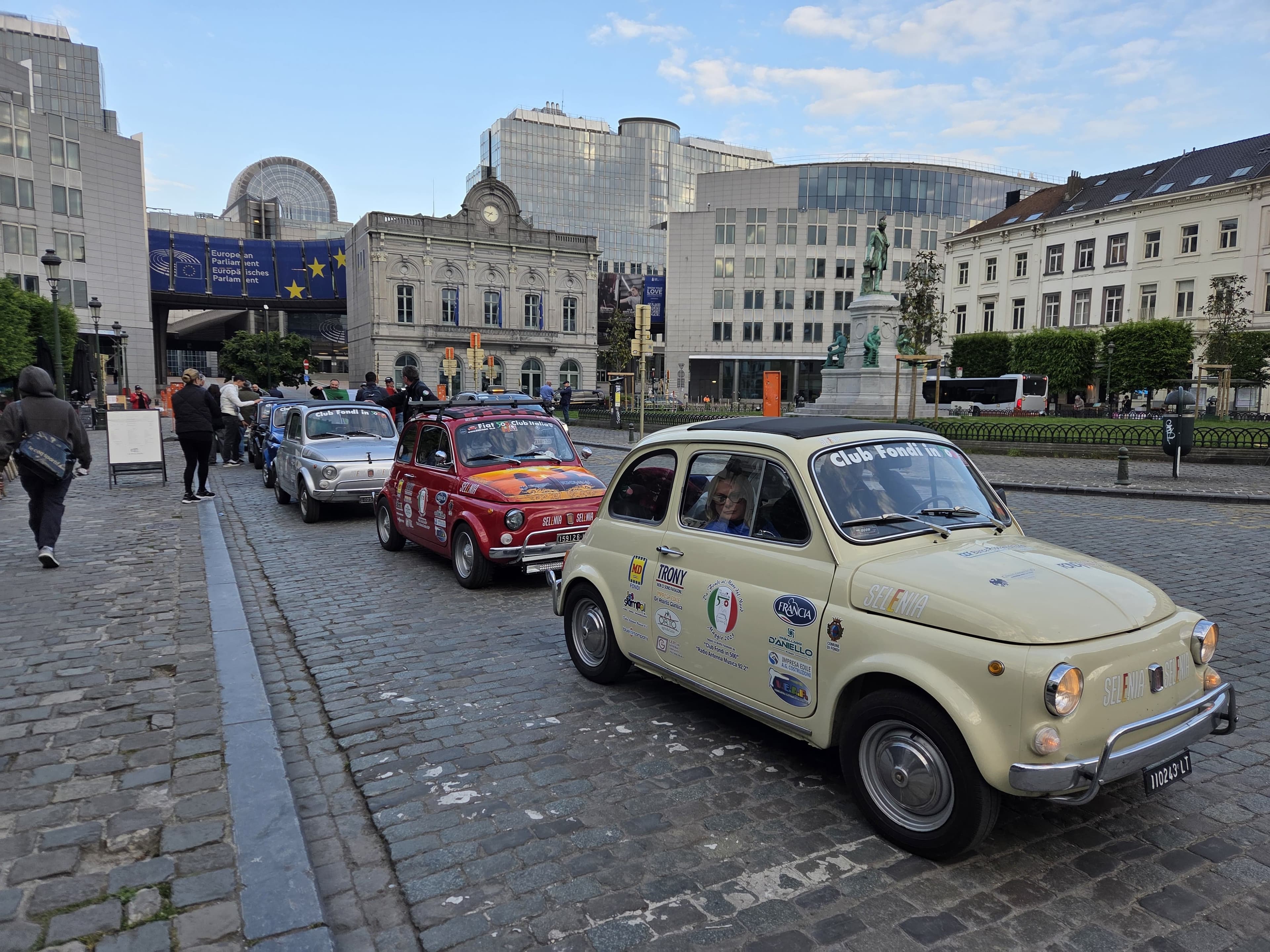 Fondi al Mare del Nord: missione compiuta per le 10 Fiat 500 dell'Associazione fondana