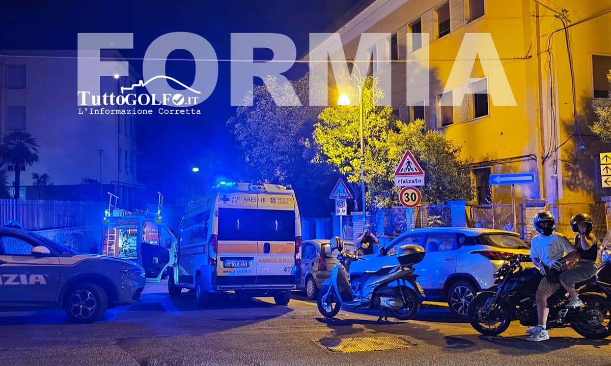 Formia - Incendio nella "casa occupata" delle ferrovie dello stato