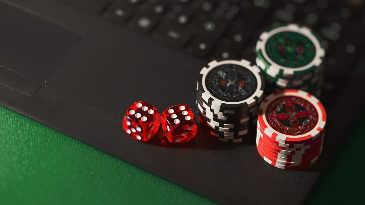 Serata film? 5 pellicole imperdibili a tema poker per gli amanti della suspense