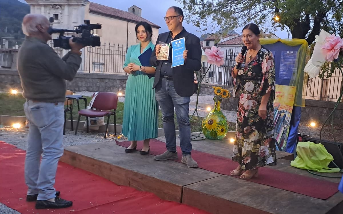 Lo storico d'arte di Spigno Saturnia Marco Tedesco conquista il 𝗣𝗥𝗘𝗠𝗜𝗢 𝗦𝗣𝗘𝗖𝗜𝗔𝗟𝗘 “𝗘𝗡𝗭𝗢 𝗗𝗘 𝗙𝗜𝗟𝗜𝗣𝗣𝗢” 𝟮𝟬𝟮𝟱