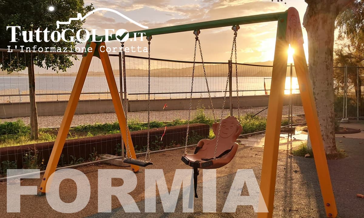 Formia - Installata la nuova giostrina inclusiva nell'area giochi della Pineta di Vindicio