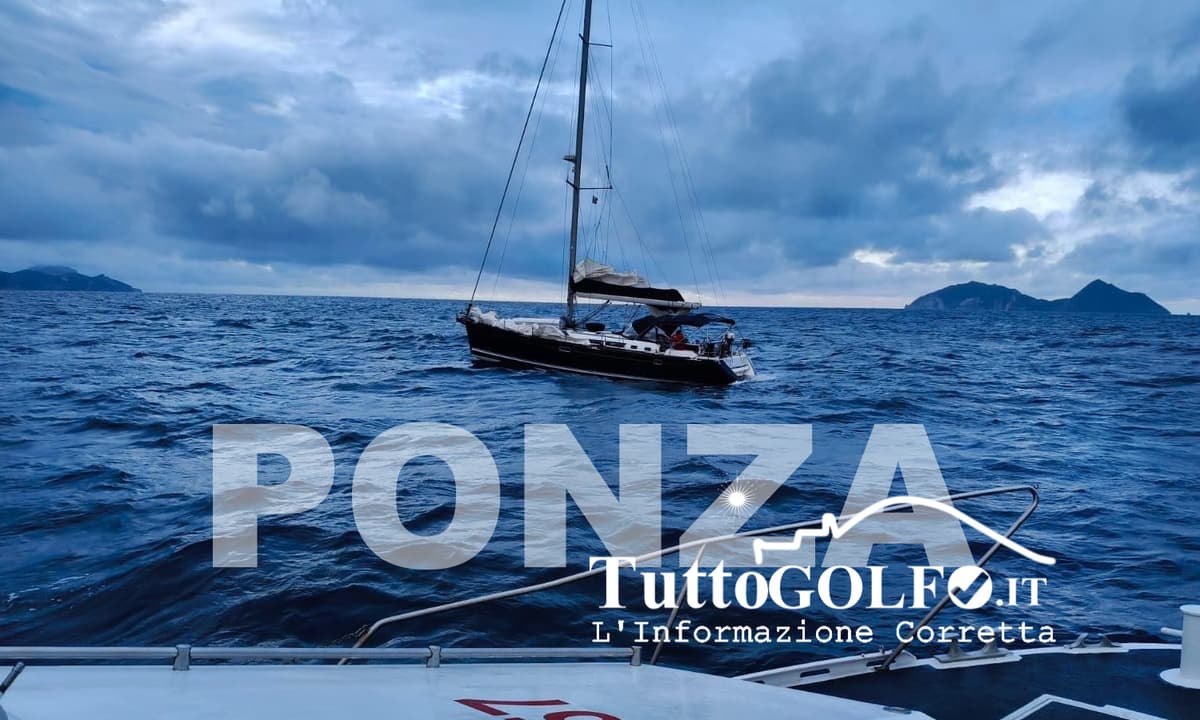 Ponza - Barca a vela in difficoltà alle prime luci dell'alba. Salvati dalla Guardia Costiera