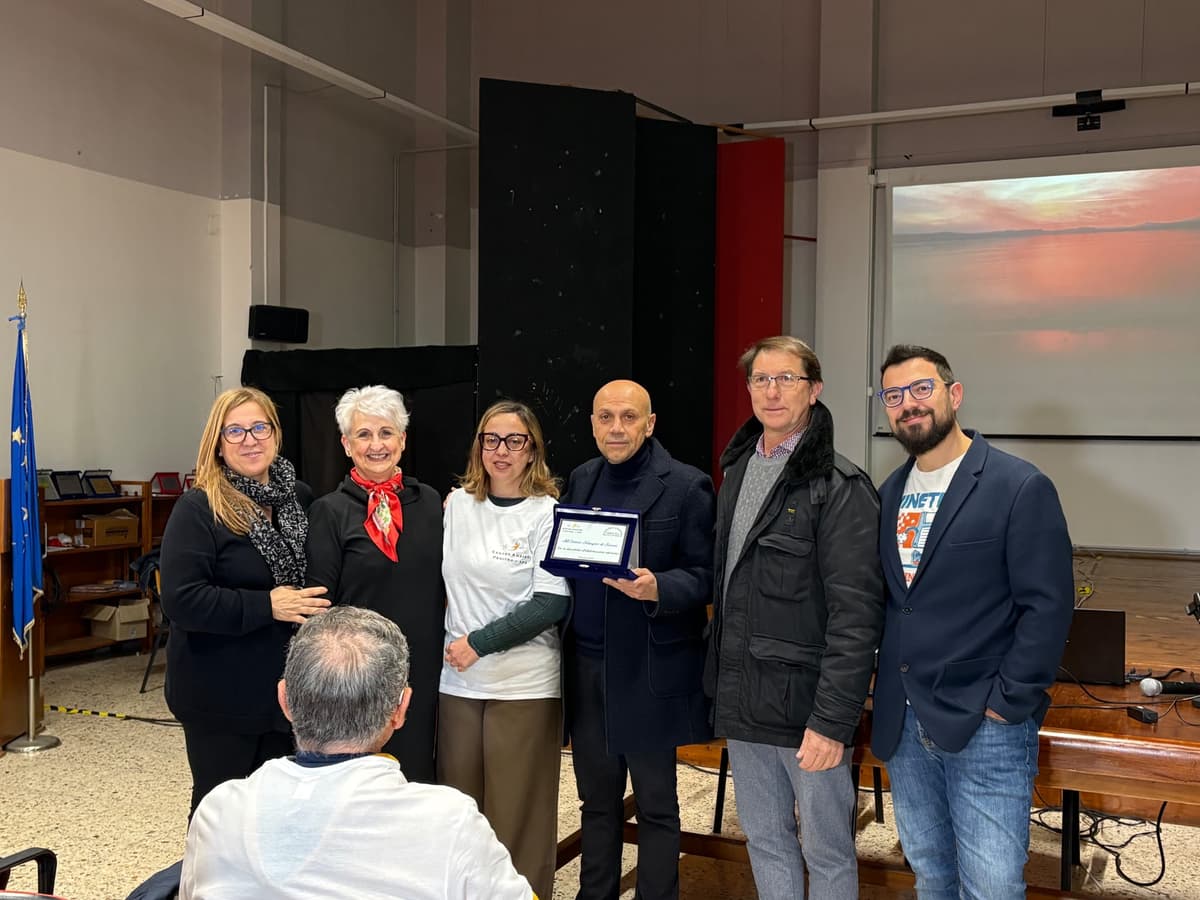 Quando le generazioni si incontrano al Fermi-Filangieri di Formia: il successo di "Connessioni digitali e voci della memoria"