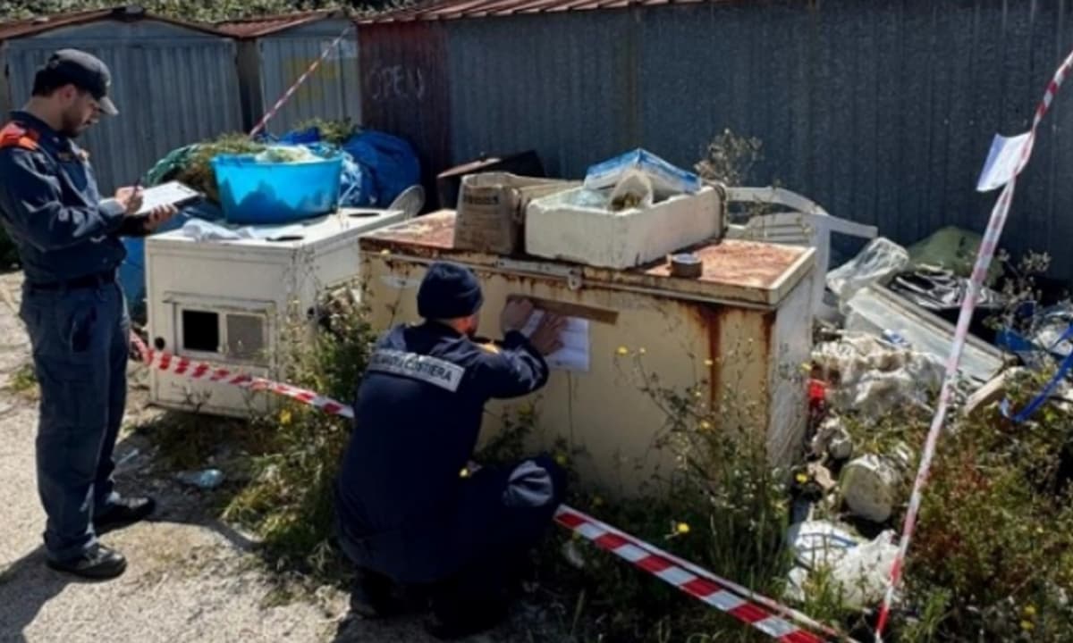 ABBANDONO DI RIFIUTI IN AMBITO PORTUALE –SEQUESTRO DELLA GUARDIA COSTIERA