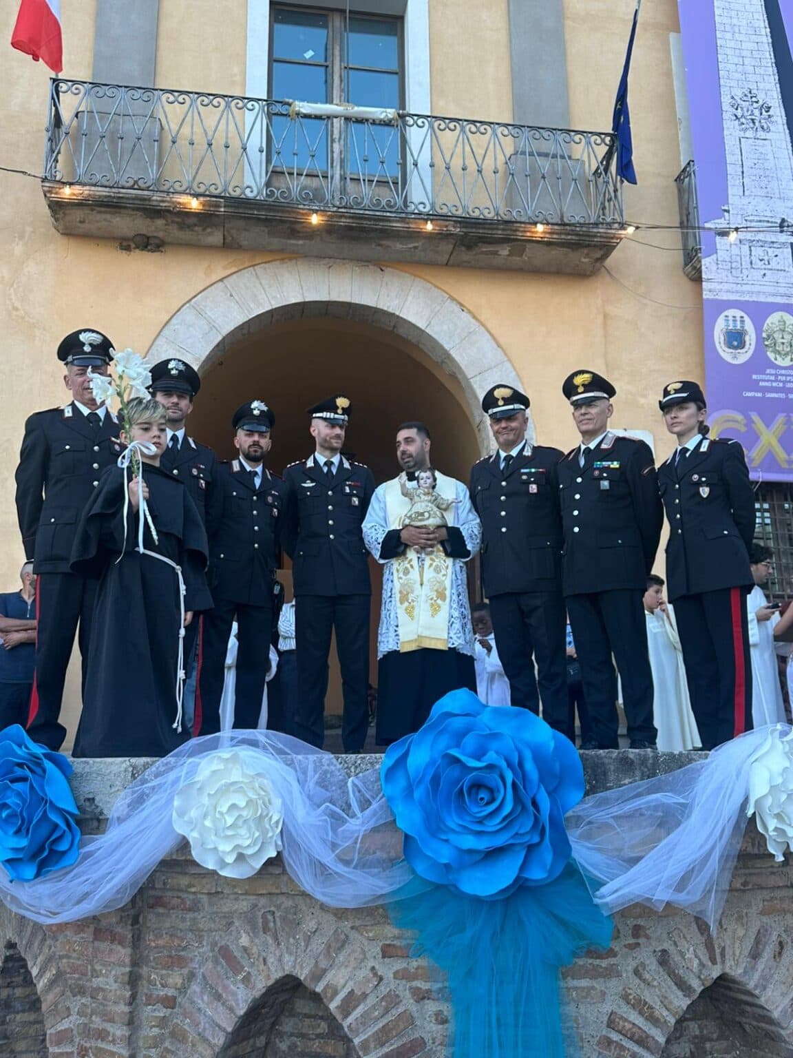 Formia: l’Arma restituisce la storia alla sua comunità. Il prezioso “bambinello di Sant’Antonio” torna a casa dopo undici anni in un’atmosfera di profonda commozione