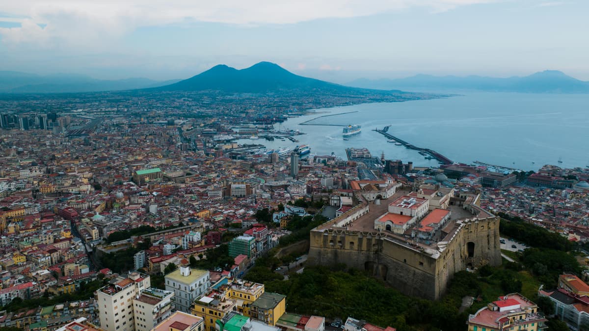 Weekend a Napoli: come organizzarsi tra spostamenti e servizi