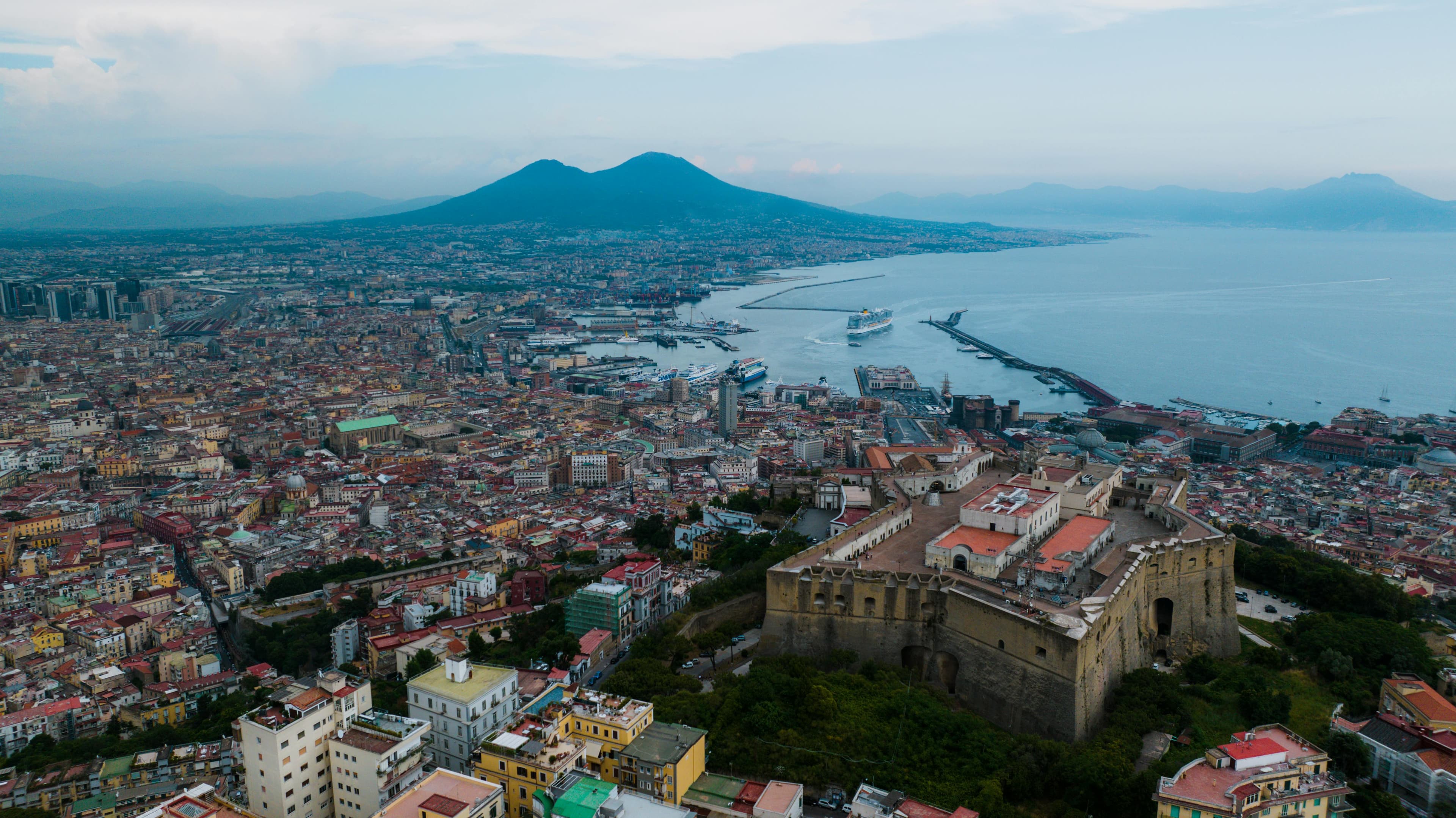 Weekend a Napoli: come organizzarsi tra spostamenti e servizi