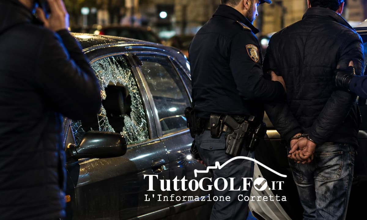 Trova uno straniero nella propria auto, lo minaccia e tenta la fuga