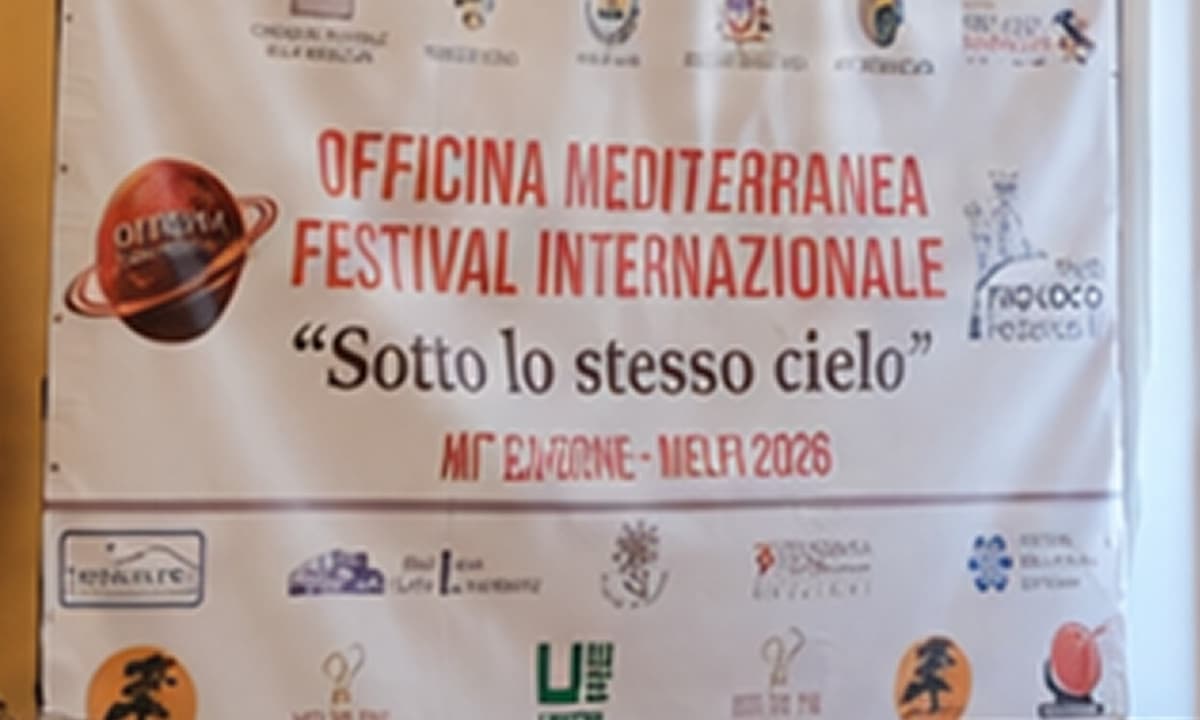 OFFICINA MEDITERRANEA PORTA LA SALA DEGLI STEMMI OLTRE LA CAPIENZA: CENTINAIA DI PERSONE A MELFI PER IL FESTIVAL INTERNAZIONALE "SOTTO LOSTESSO CIELO"