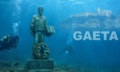 San Matteo sui fondali di Gaeta: deposta a 12 metri di profondità la statua bronzea dedicata al Patrono della Guardia di Finanza