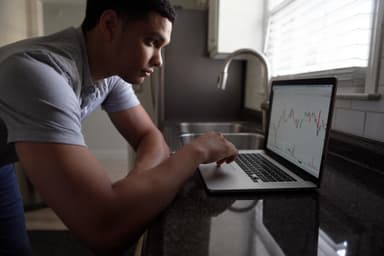 Giovani e investimenti: perché la generazione Z si avvicina alla finanza attraverso social, app di trading e asset digitali