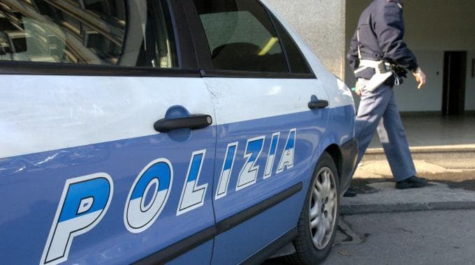 Continua la distribuzione di testi scolastici dalla Polizia di Stato