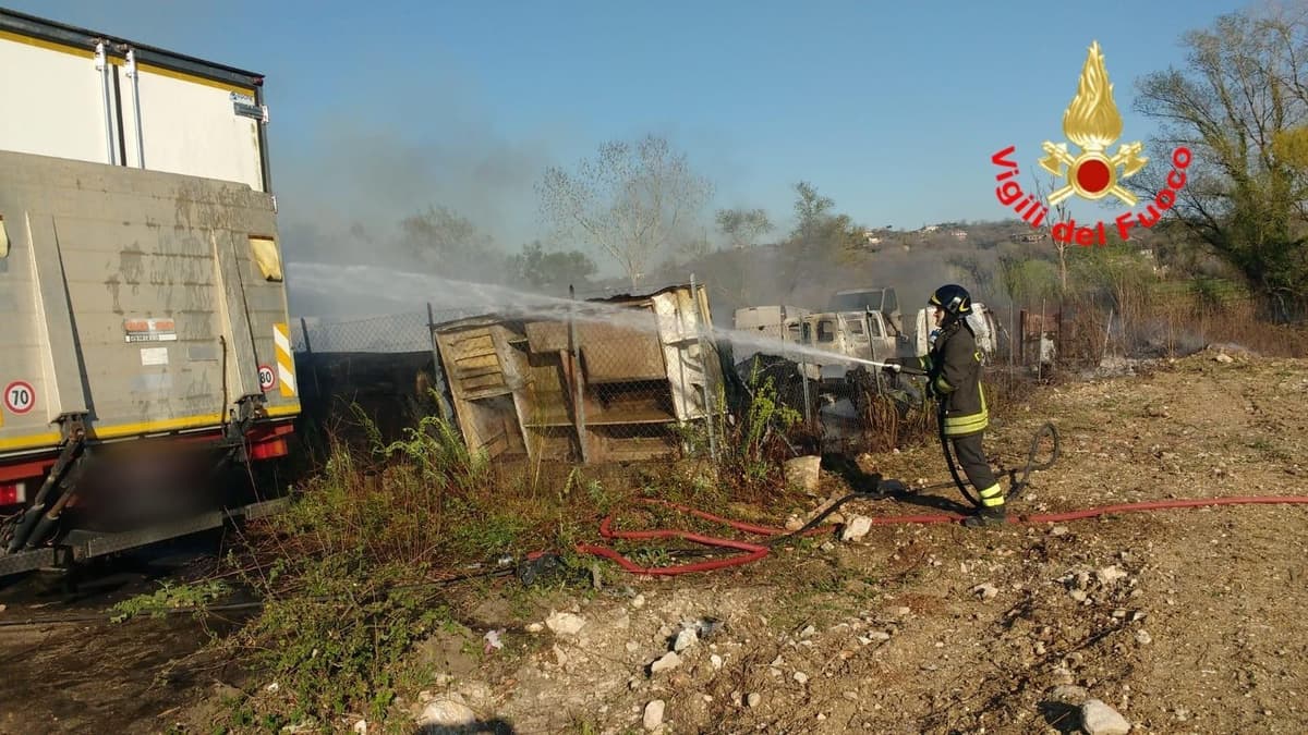 Penitro: incendio nella zona industriale non si esclude ipotesi dolosa