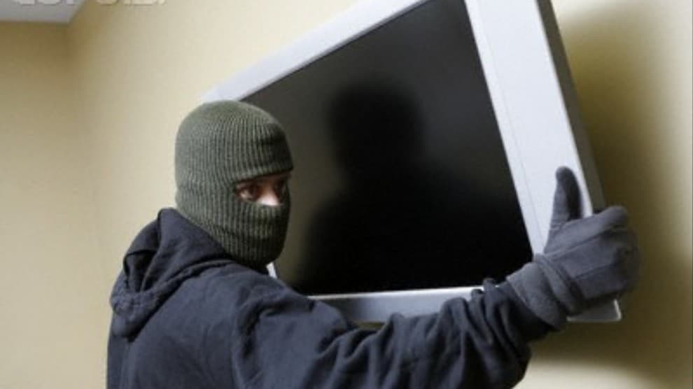 GAETA: SOTTRAE UN TELEVISORE DA UN’ABITAZIONE