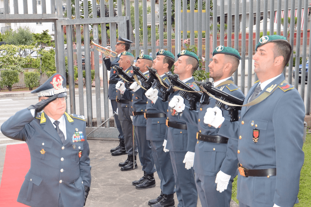 Il comandante regionale della GDF Michele Carbone in visita al Gruppo di Formia