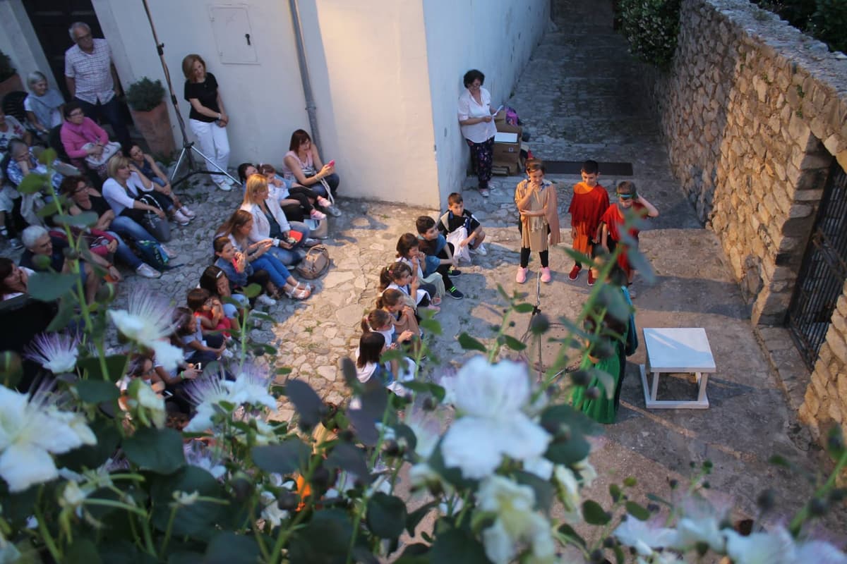 Col Bertolt Brecht un mese di spettacoli per la `Zattera del teatro`