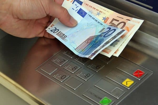 Phishing evoluto via sms. A Minturno due ventenni truffati