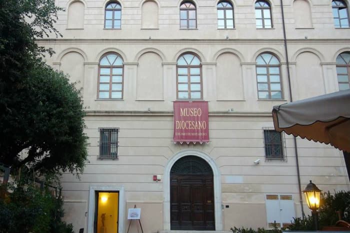 `Sinuessa. L’eredità di Cesare, Il romanzo storico di Luigi Crimaco