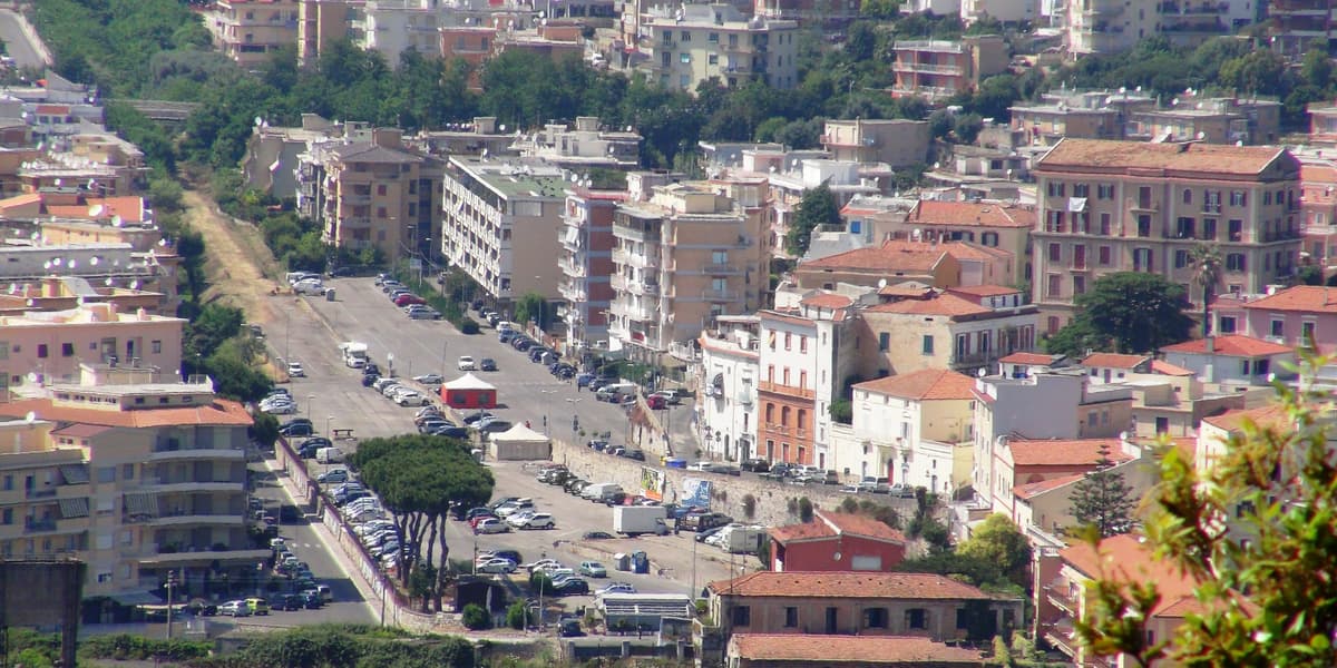 Piazzale ex stazione e via del Piano, regolamentata la sosta con disco orario