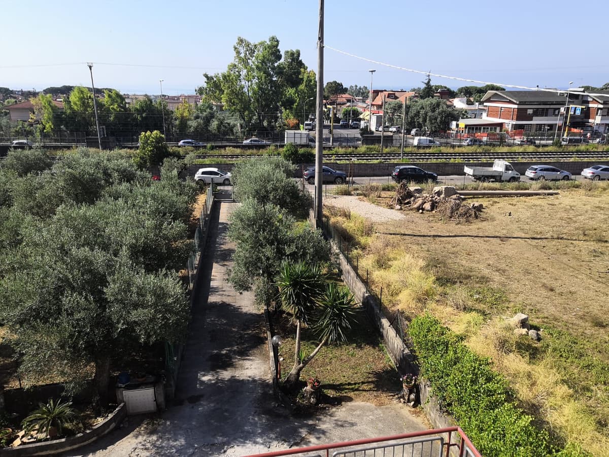 Sequestrati in casa per il traffico in via Sparanise
