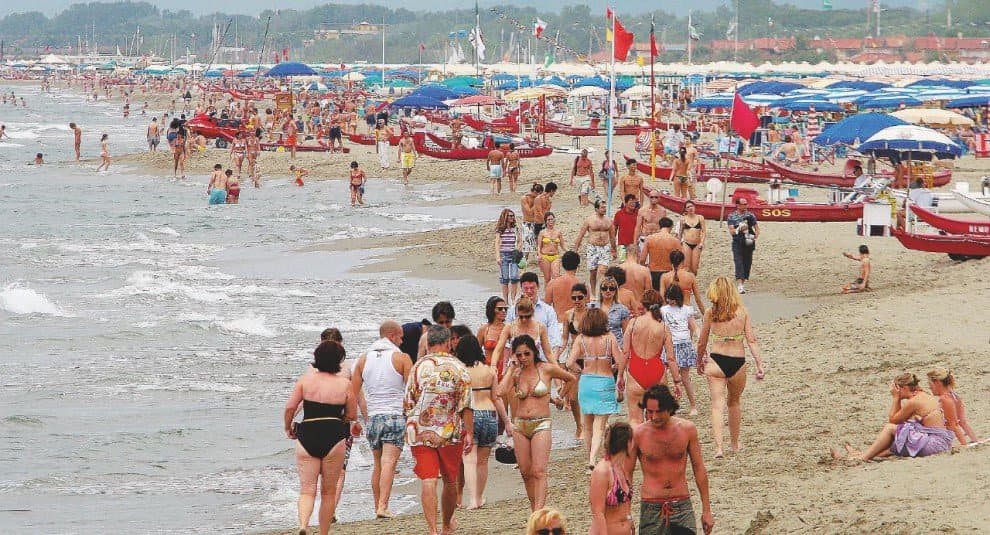 Controlli sul lungomare di Gianola, sequestrata area demaniale