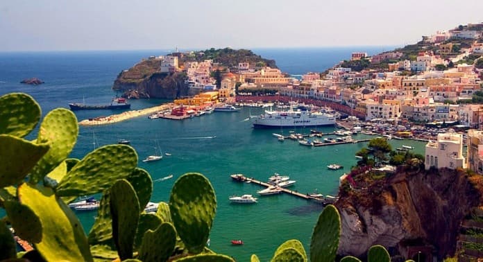 Ponza, arrestati per ricettazione