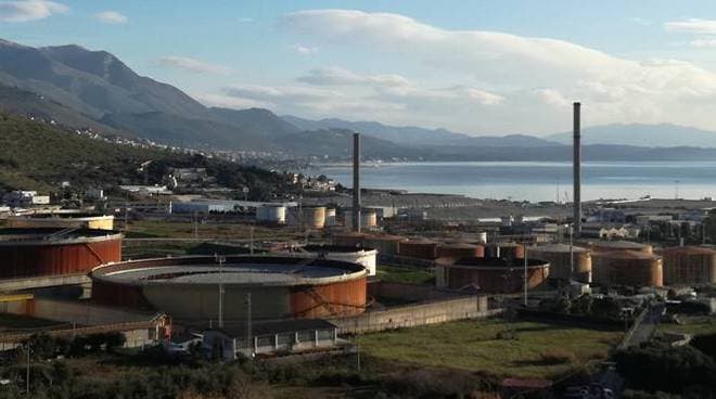 Trano(5Stelle): chieste spiegazioni urgenti all'Autorità di Sistema sul deposito Eni di "Arzano"