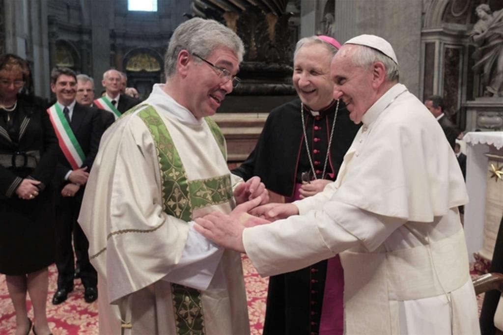 Sinodo dei Vescovi apre ai preti sposati