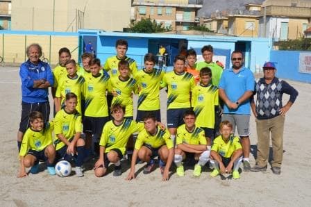 CALCIO SCAURI GUARDA IN ALTO E LONTANO