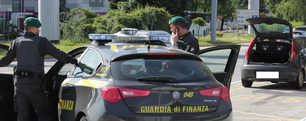 Tre persone di Minturno bloccate per droga dalla Guardia di Finanza