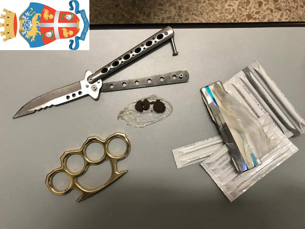 GAETA - Due 18enni di FORMIA sorpresi con hashish, tirapugni e coltello a serramanico
