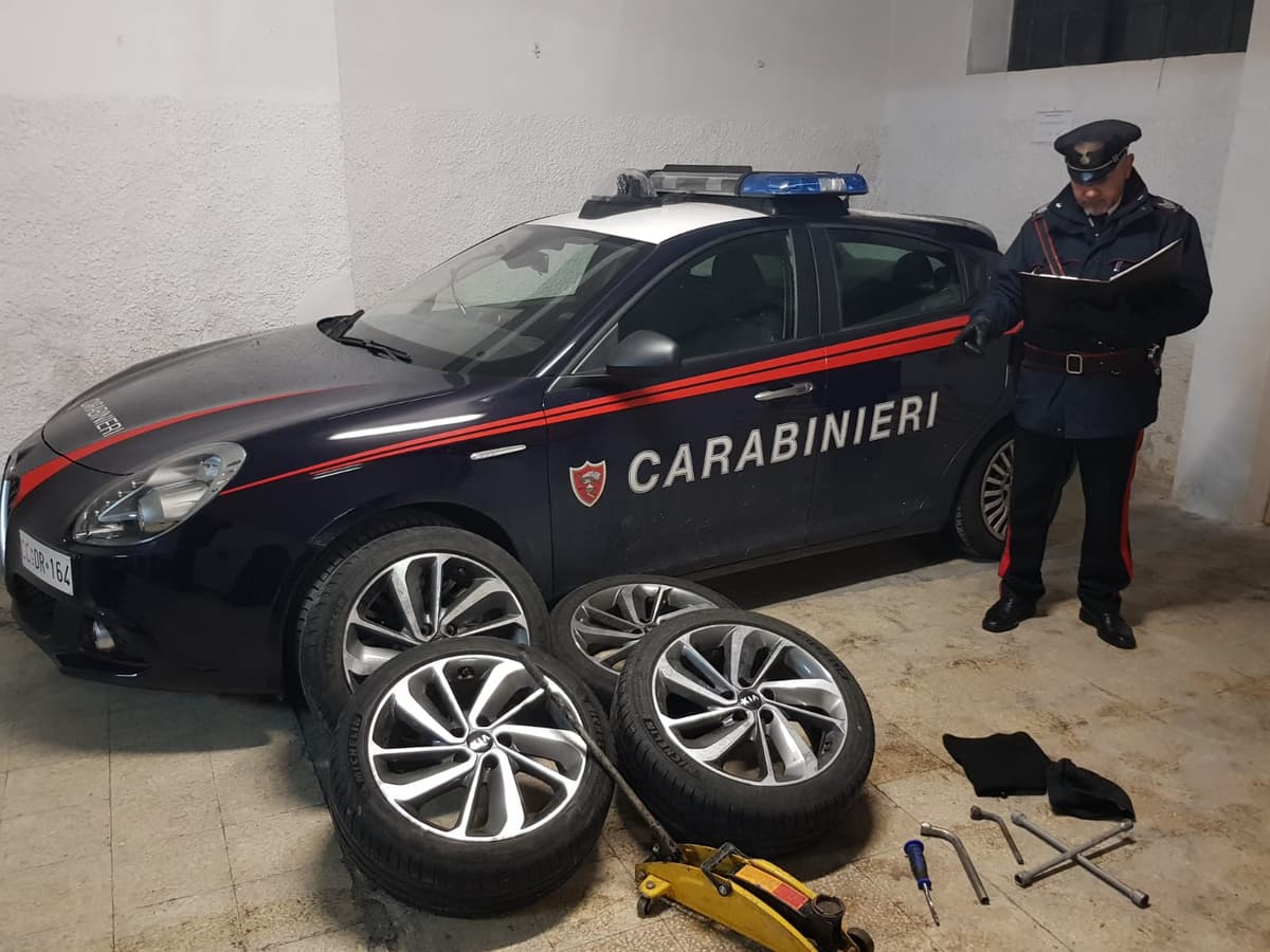 GAETA - LADRO DI PNEUMATICI ARRESTATO