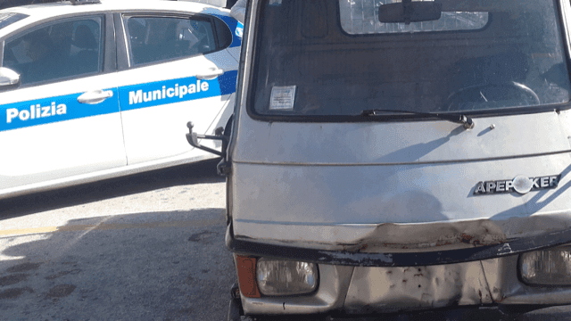 Minturno - Sversava tonnellate di rifiuti provenienti da Scauri nella periferia di Napoli