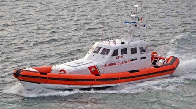 Gaeta - Salvati due velisti dalla Guardia Costiera
