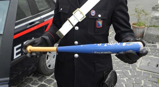 SPERLONGA - NASCONDEVA A BORDO DELL’AUTO UN TASER ED UNA MAZZA DA BASEBALL