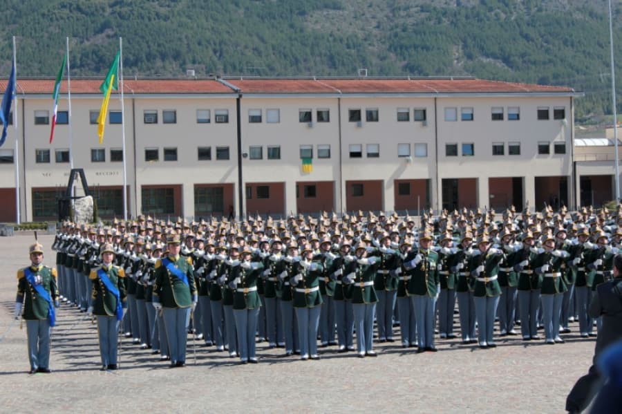 Pubblicato su G.U il bando di concorso per l'arruolamento di 930 allievi Maresciallo