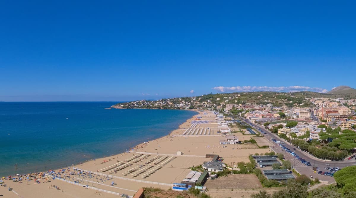 Spiagge libere a Gaeta, il contributo di Manuela Salvi