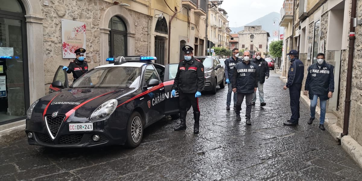 FONDI: OPERAZIONE DEL NAS CARABINIERI DI LATINA ALLE PRIME LUCI DELL'ALBA