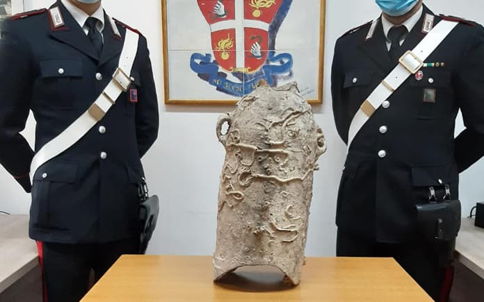 PONZA - Ritrovata un'anfora romana tra i rifiuti