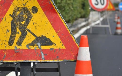 Controllo in un cantiere stradale. Multa salata emessa dagli agenti della Polizia di Stato