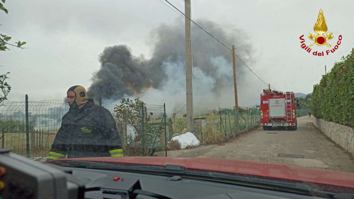 Violento incendio a Sperlonga fortunatamente placato dai Vigili del Fuoco