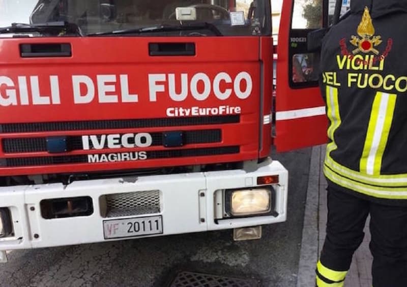 Fondi. Placato dai Vigili del fuoco l'incendio scoppiato oggi su treno merci