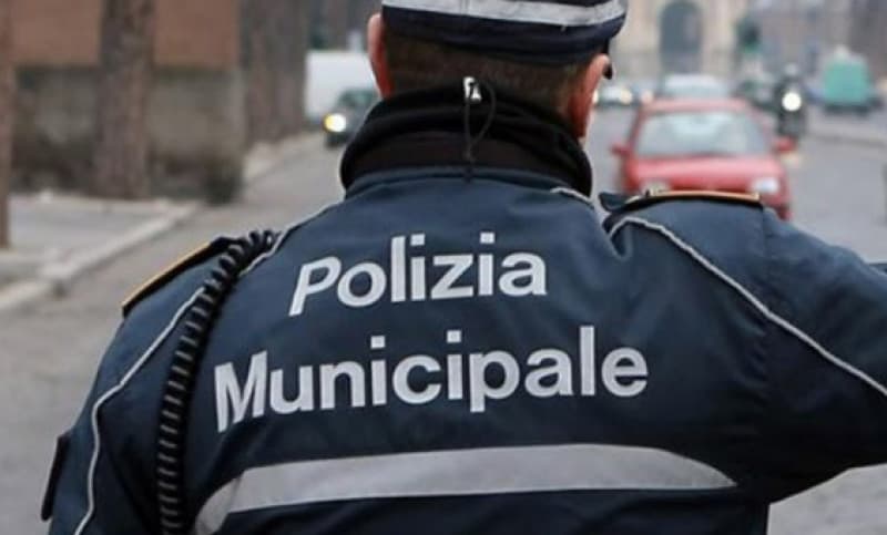 Itri. Bruciava rifiuti speciali in terreno, denunciato e sequestrata area