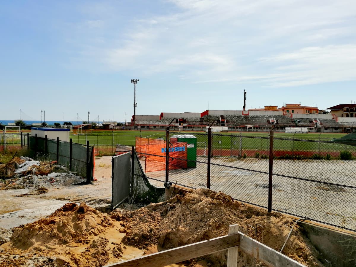Gaeta. Ripresi i lavori dello stadio comunale "A.Riciniello". Le dichiarazioni del Sindaco e del delegato allo sport Gigi Ridolfi
