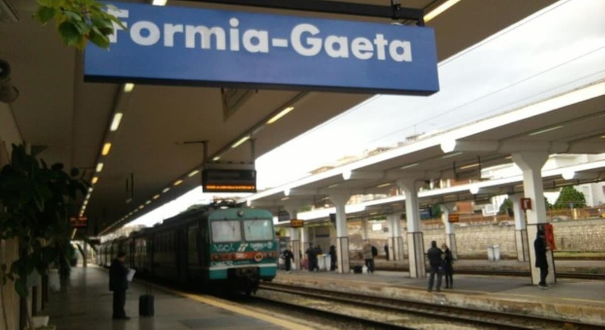 CERCA DI RAGGIUNGERE NAPOLI CON IL TRENO MA VIENE TROVATO IN POSSESSO DI DOCUMENTI FALSI DALLA POLIZIA DI STATO