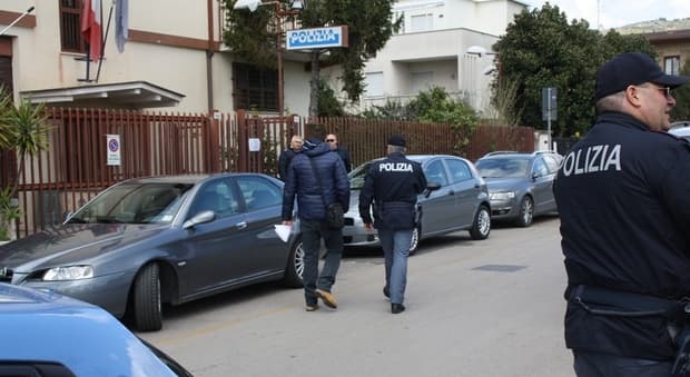 FONDI: SFIORATA LA TRAGEDIA CON VITTIMA COSPARSA DI BENZINA PER ATTRITI TRA VICINI, LA POLIZIA ARRESTA UN QUARANTACINQUENNE