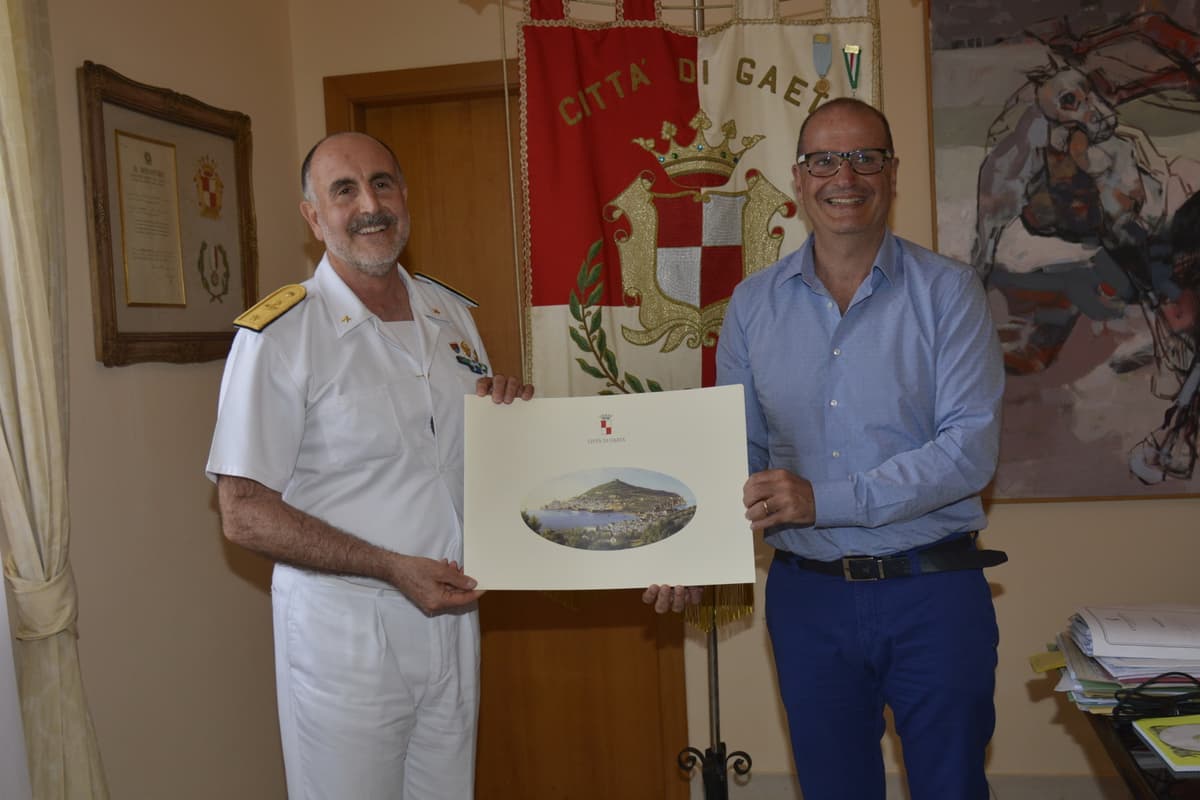 COSMO MITRANO SALUTA UN VECCHIO AMICO DELLA CITTA' DI GAETA