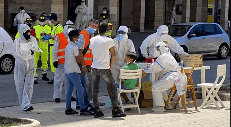 Mondragone, i residenti vogliono evadere dalla zona rossa