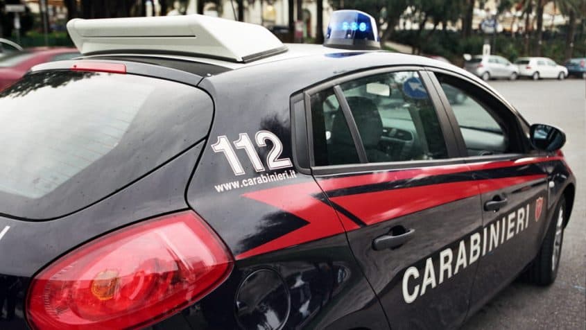 GIOVANE DELLA COSTA D'AVORIO AGGREDISCE I CARABINIERI PER EVITARE IL TRASFERIMENTO DI CAS